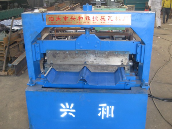 Joint-Hidden Tile Roofing Roll Forming Machine