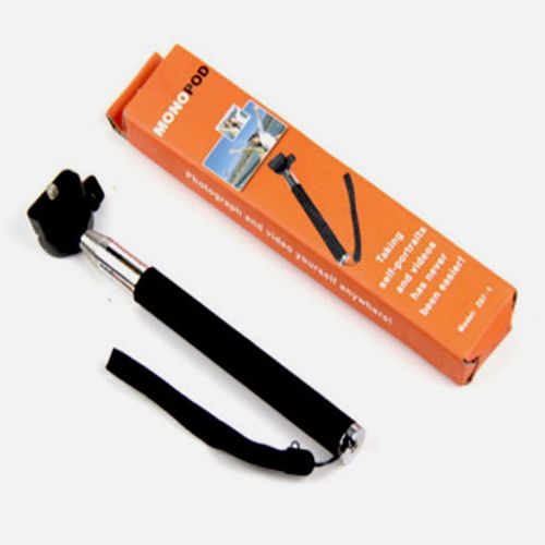 Monopod camera self-time artifact