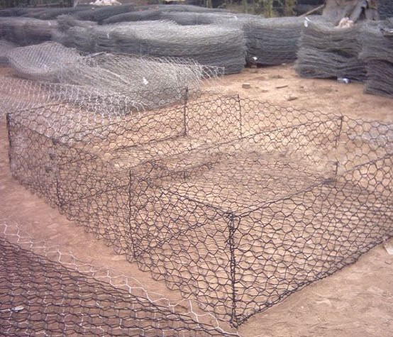 Gabion mesh for water and soil protection