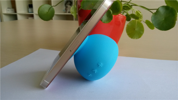 Portable sucking speakers for mobile phone bluetooth speaker